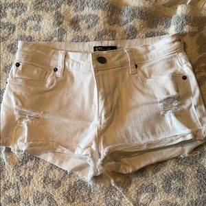 White denim shorts size 25
